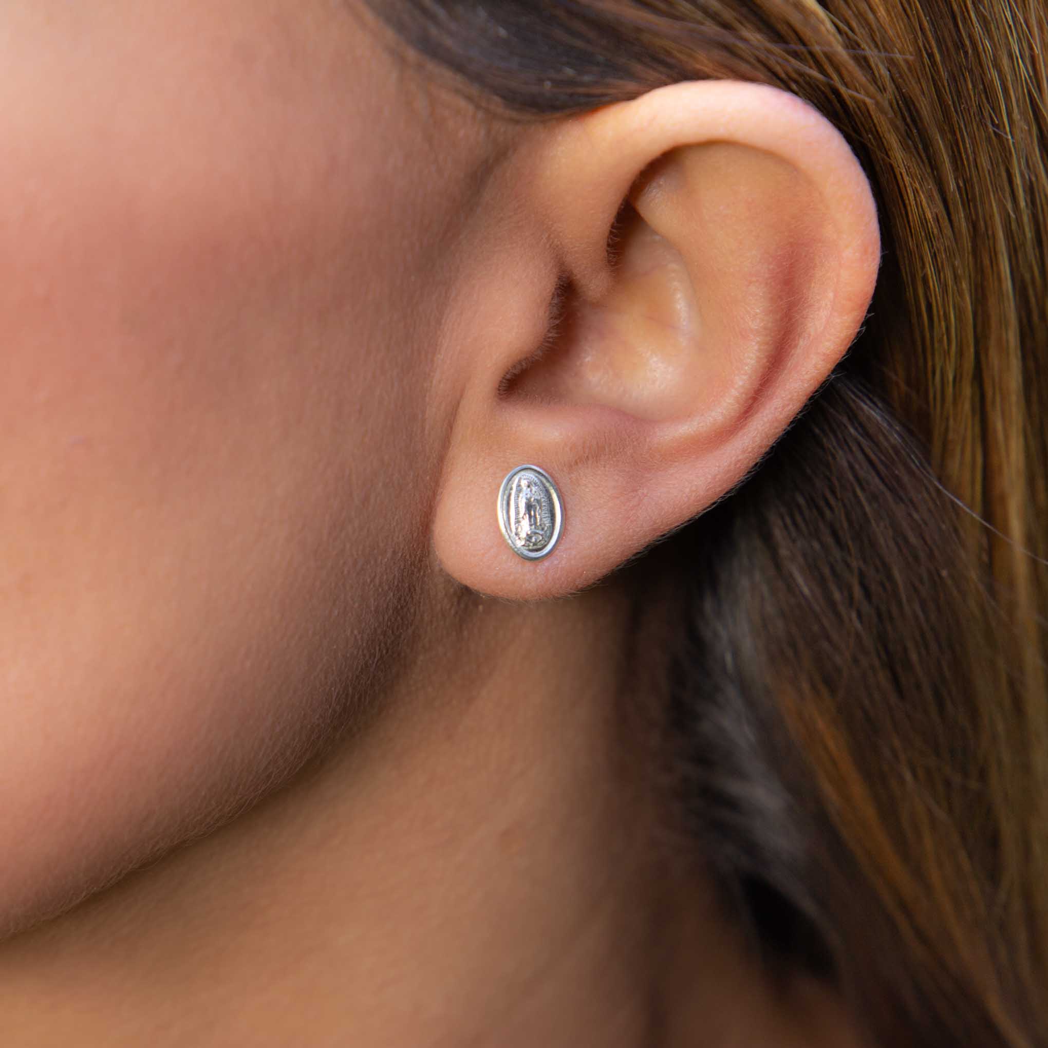 Aretes de poste Virgen de Guadalupe de plata mexicana